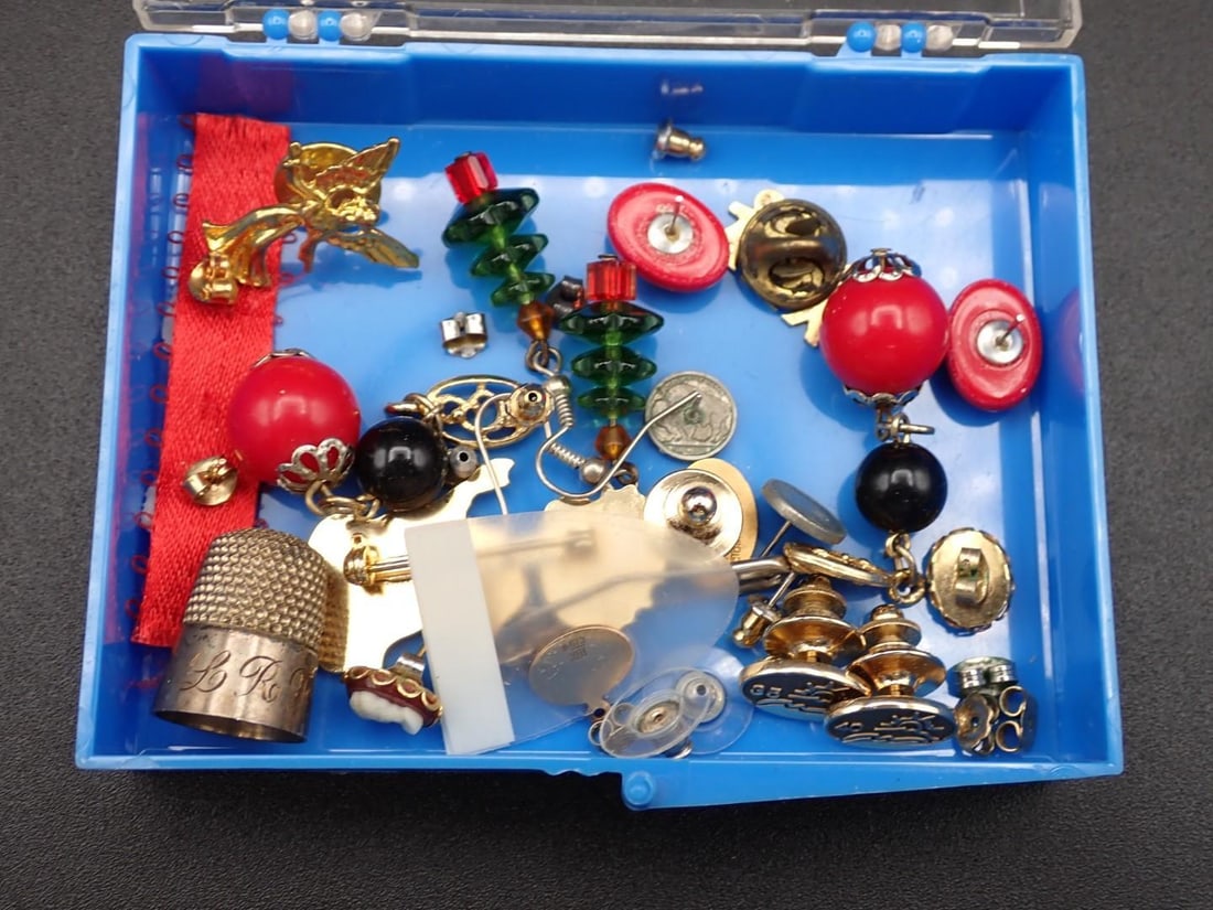 Tray of Jewelry & Collectibles - 8
