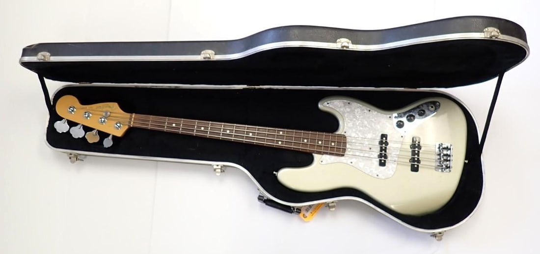 Fender Jazz Bass - 13