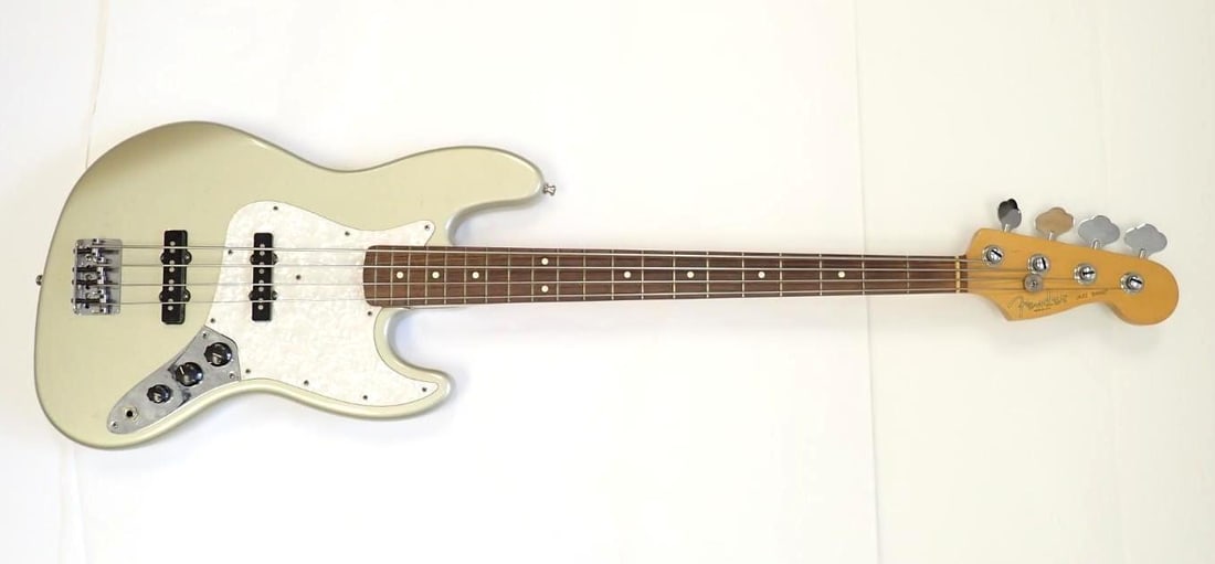 Fender Jazz Bass: s.n. N7280174, U.S. made, with Fender hard case