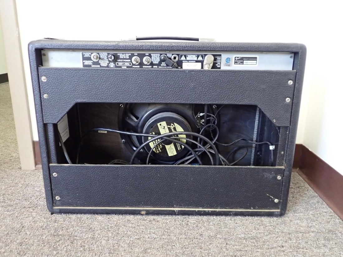 Fender Deluxe Reverb Guitar Amp - 2