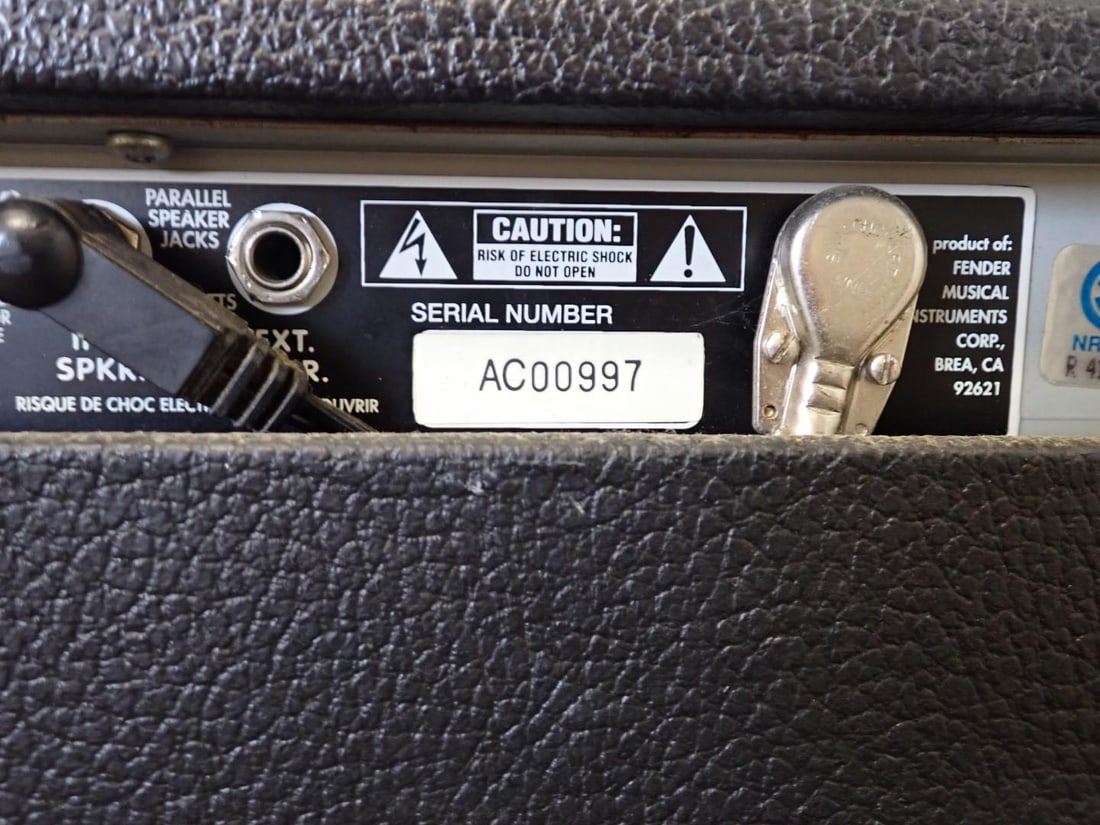 Fender Deluxe Reverb Guitar Amp - 3