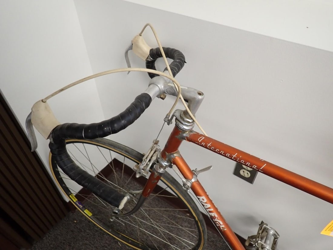 Vintage Raleigh International 12 Speed Road Bike - 19