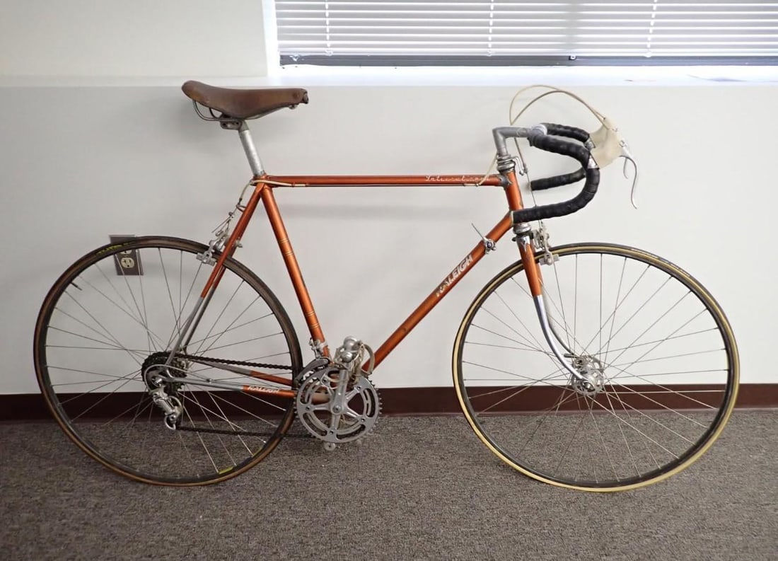 Vintage Raleigh International 12 Speed Road Bike: s.n. WL4000974; 57 cm frame; Campagnolo chainrings, derailleurs, crank, hubs, pedals, downtube shifters, headset & seatpost; Suntour cassette; Brooks leather saddle; Weinmann brake levers and