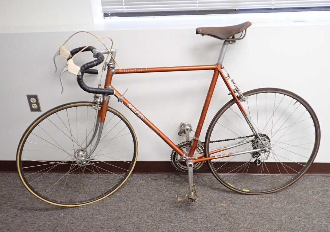 Vintage Raleigh International 12 Speed Road Bike - 2