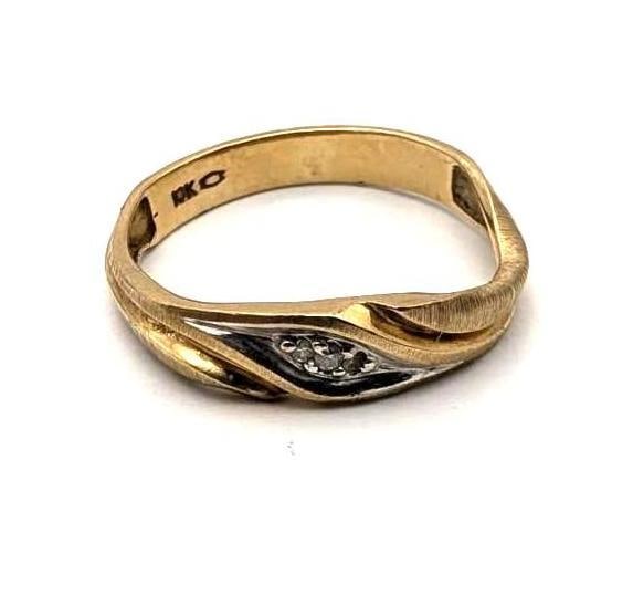 10K Yellow & White Gold and Diamond Ring: size 10.5, 2.74 grams total weight