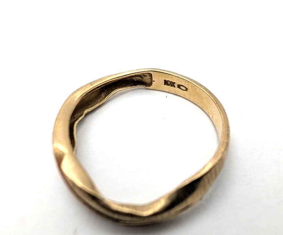 10K Yellow & White Gold and Diamond Ring - 2