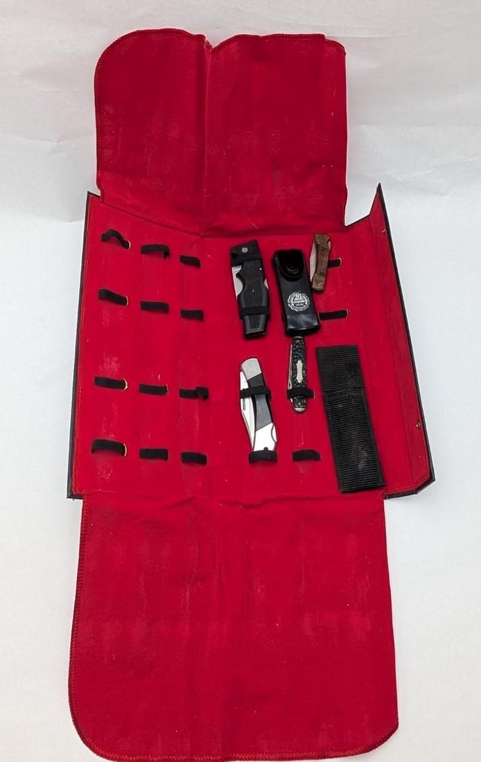 (5) Folding Knives: incl.: Gerber & KaBar, in a fold up case