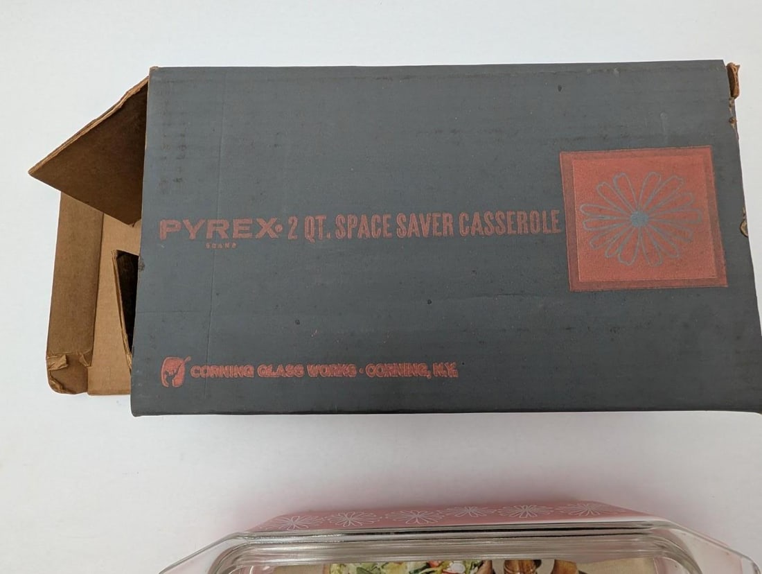 Vintage Pyrex 2 Qt. Space Saver Casserole - 3