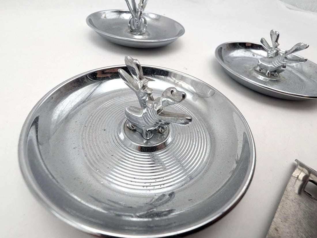 (3) Mid Century Modern Diecasters "Pincherette" Chrome Ashtrays - 4