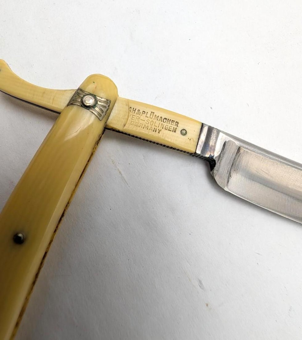 (7) Good Antique Straight Razors in boxes - 11