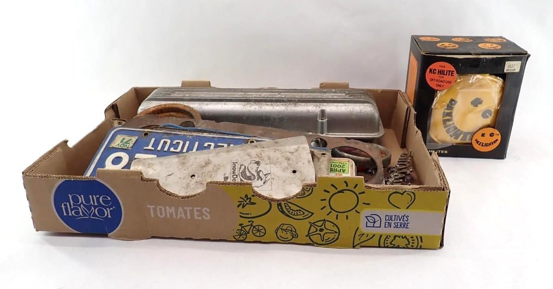 Vintage Automobile Parts & License Plates: incl.: 7 Fin Corvette Valve Covers