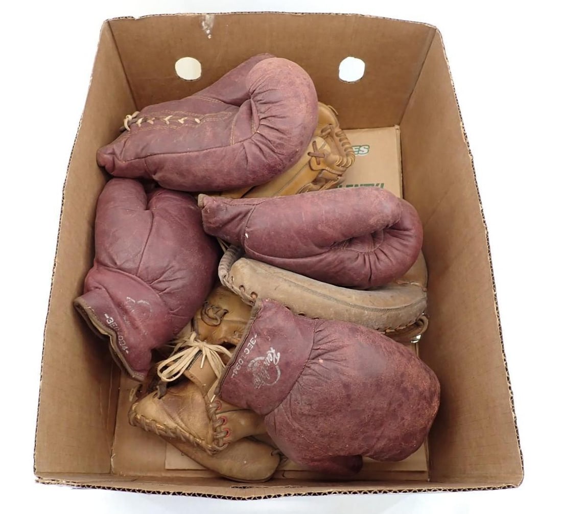 Vintage Baseball Mitts & Boxing Gloves (1 of 4)
