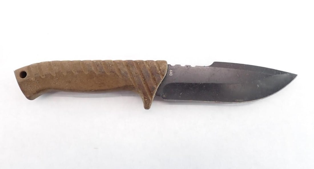 (7) Fixed Blade and Folding Knives - 10