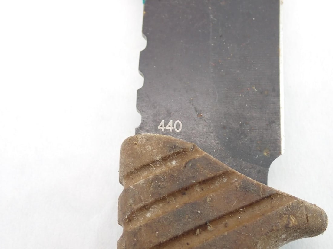 (7) Fixed Blade and Folding Knives - 11