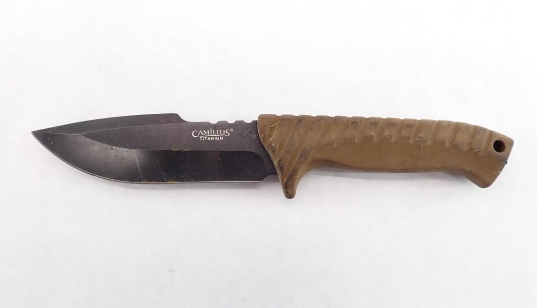 (7) Fixed Blade and Folding Knives - 12