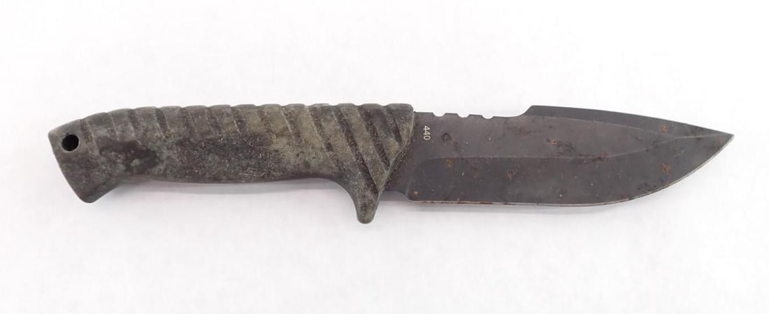 (7) Fixed Blade and Folding Knives - 16