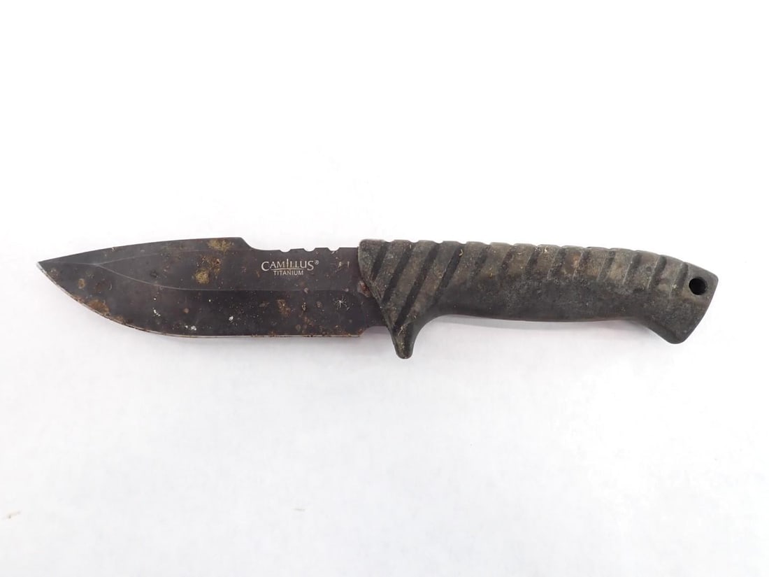 (7) Fixed Blade and Folding Knives - 18