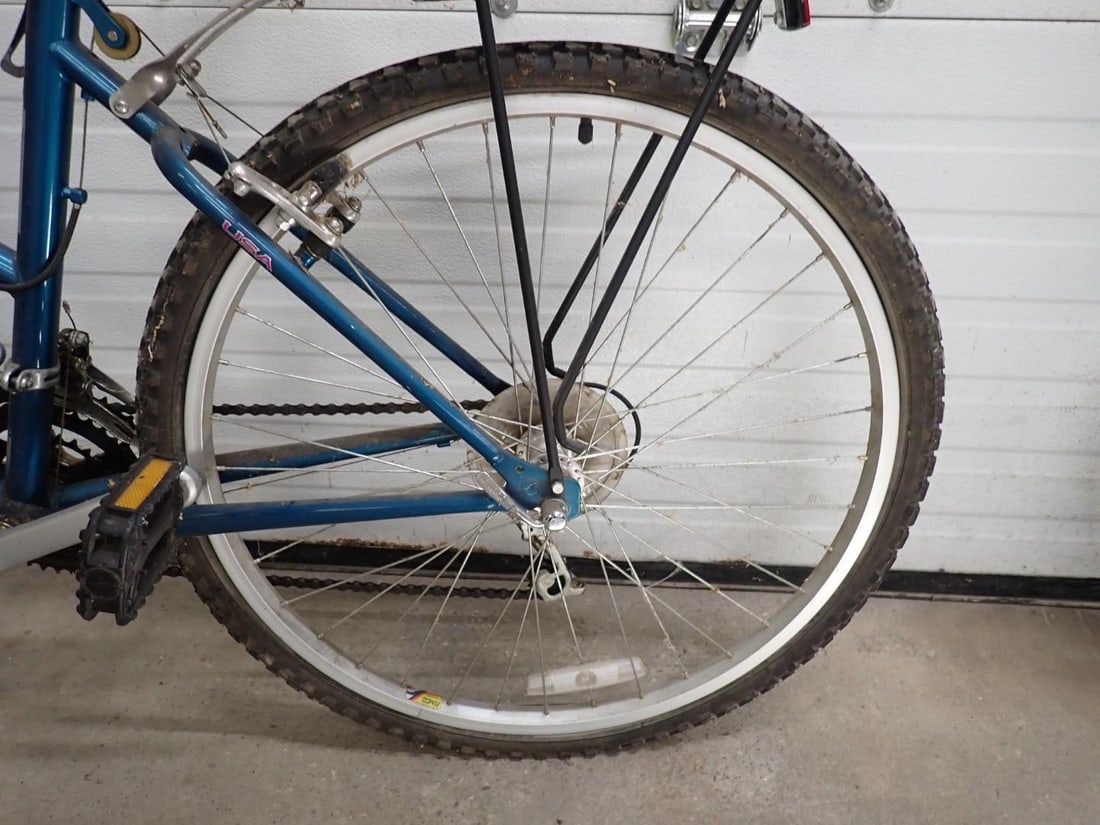 (2) Giant Bicycles - 10