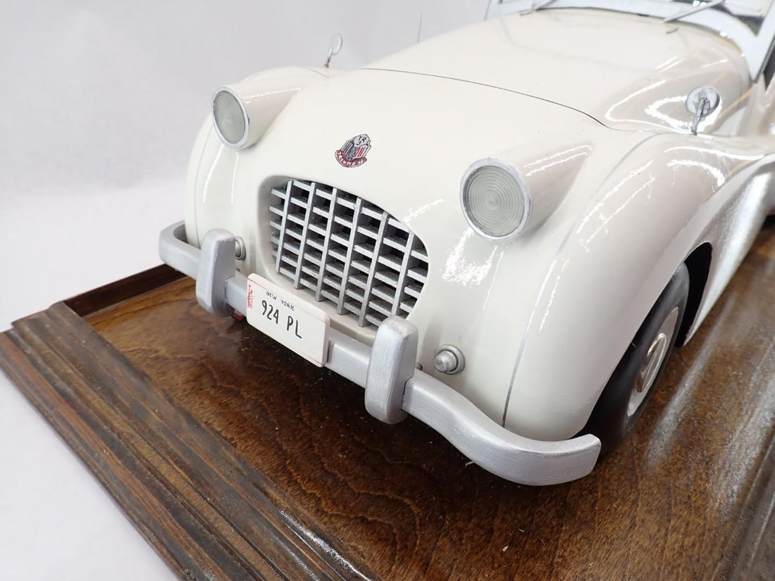 Painted Wood Model Triumph TR3 Convertible - 5
