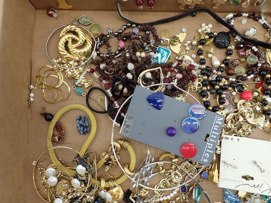 Tray of Costume Jewelry - 3