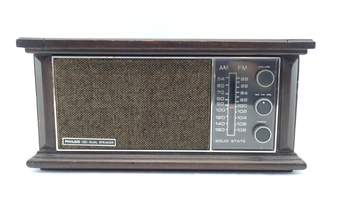 Vintage Philco-Ford AM-FM Radio: Vintage Philco-Ford AM-FM Radio
