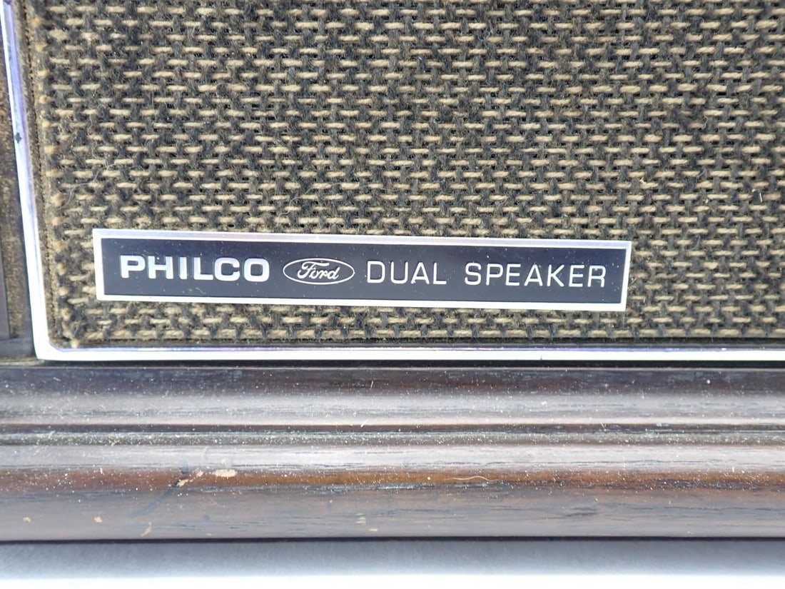 Vintage Philco-Ford AM-FM Radio - 2