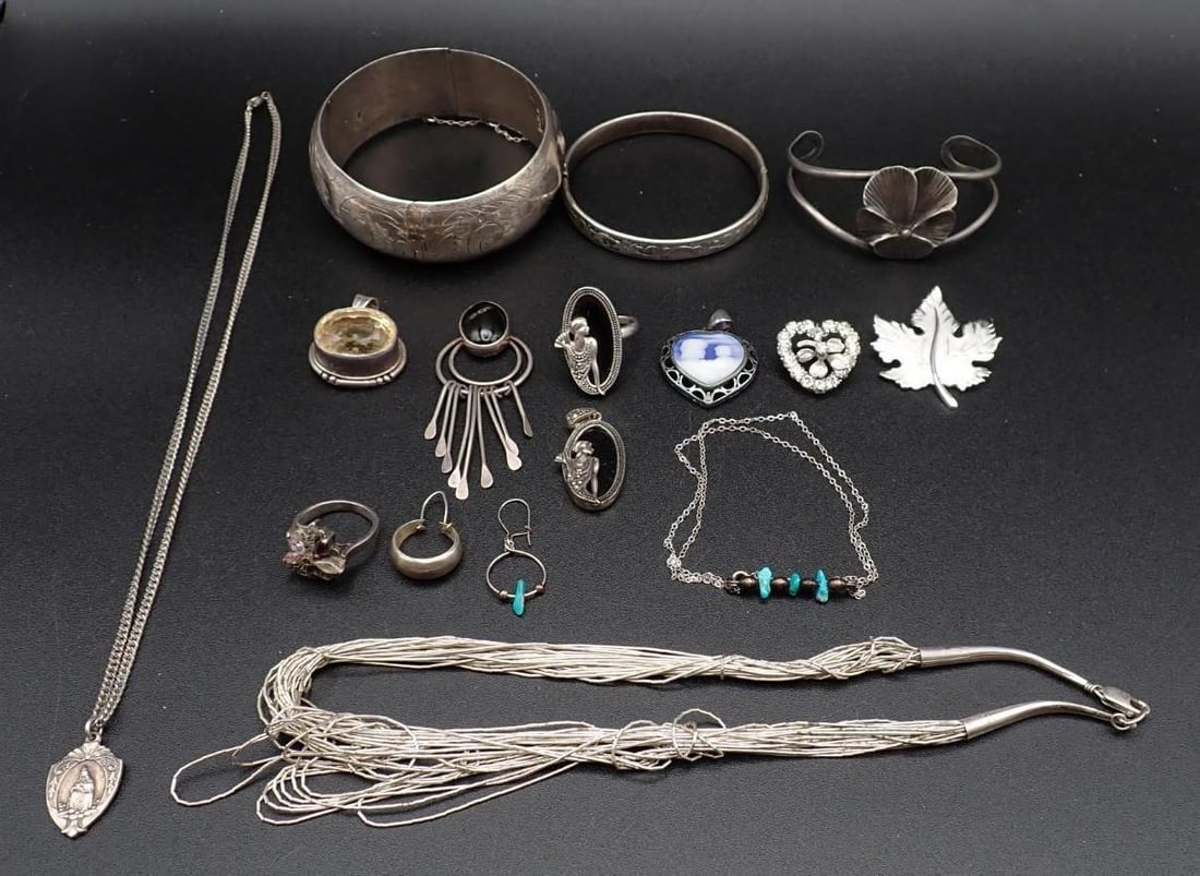 (16) Sterling Silver Jewelry Articles: 147.9 grams total weight