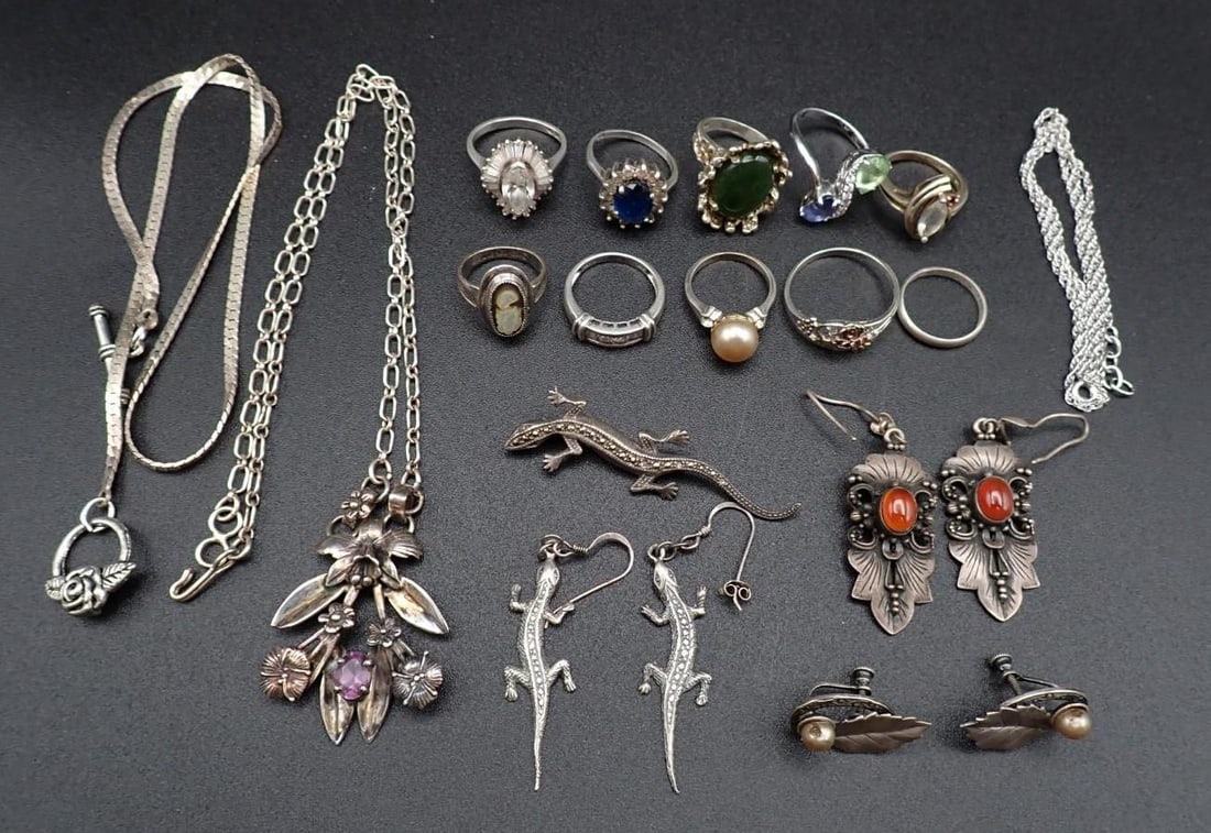 (20) Sterling Silver Jewelry Articles: 91.1 grams total weight