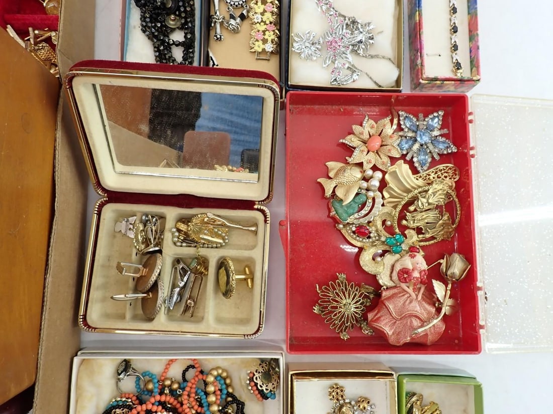 Tray of Costume Jewelry - 3