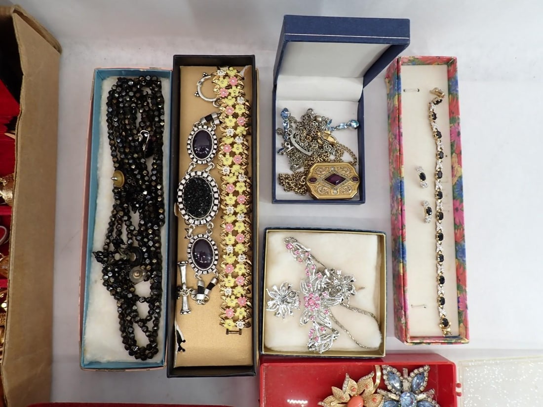 Tray of Costume Jewelry - 4