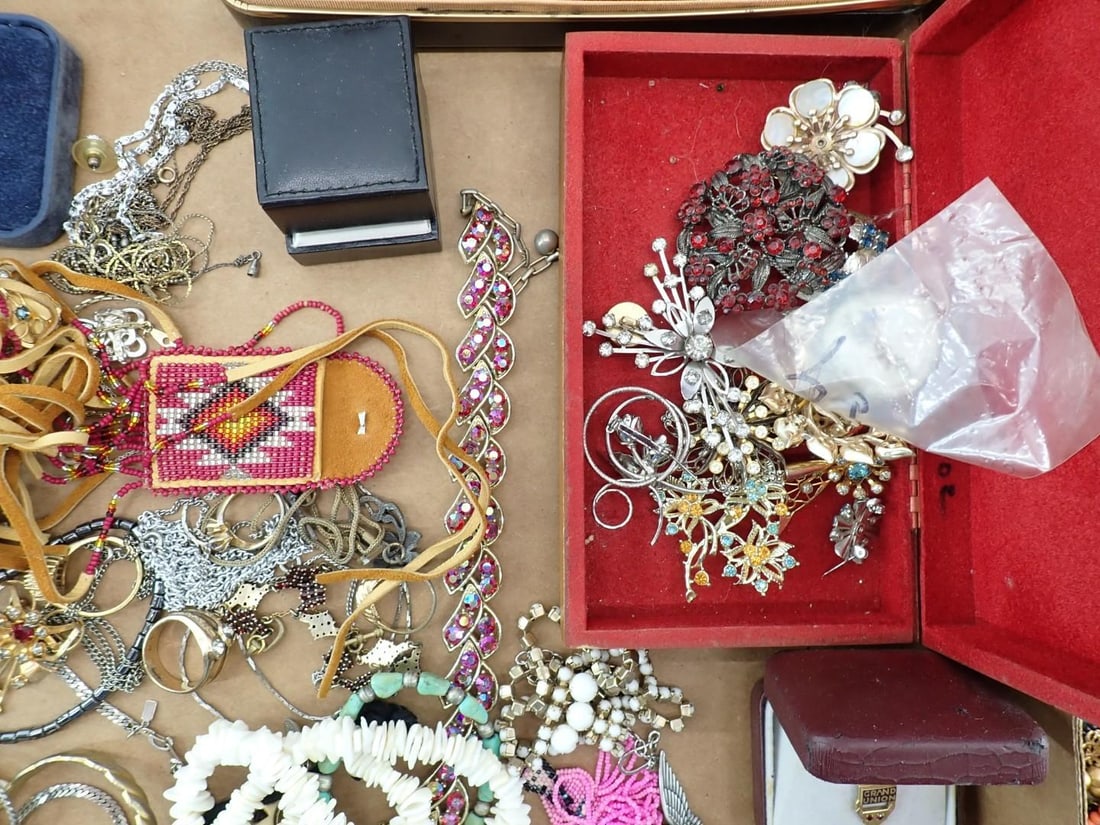 Tray of Costume Jewelry - 7