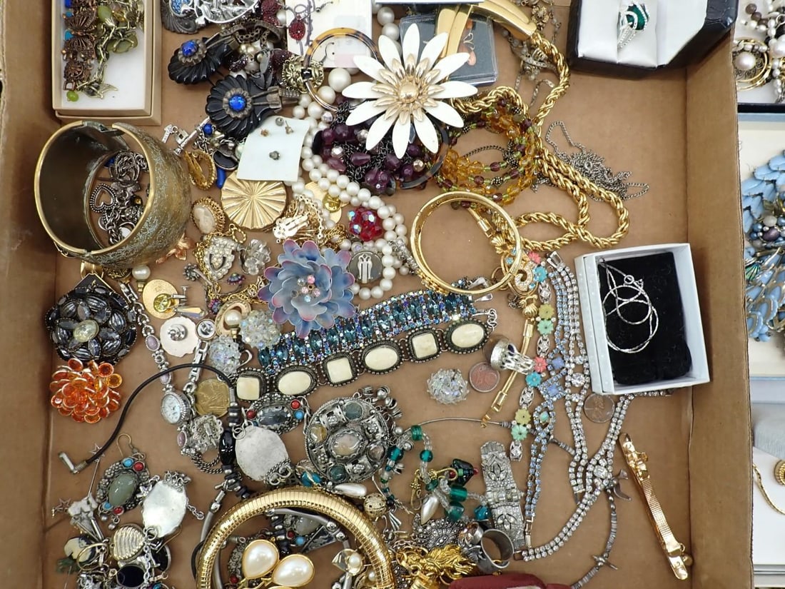 Tray of Costume Jewelry - 3