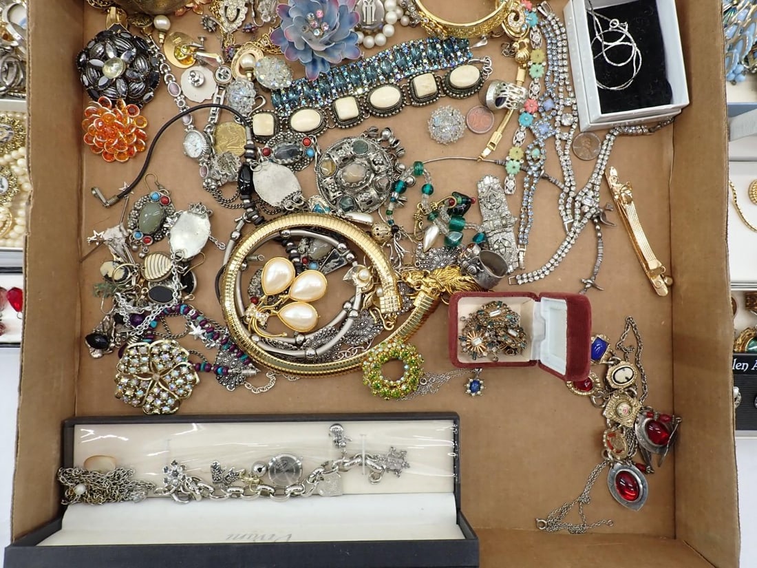 Tray of Costume Jewelry - 4