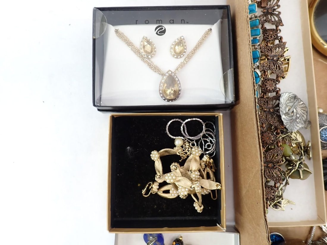 Tray of Costume Jewelry - 7