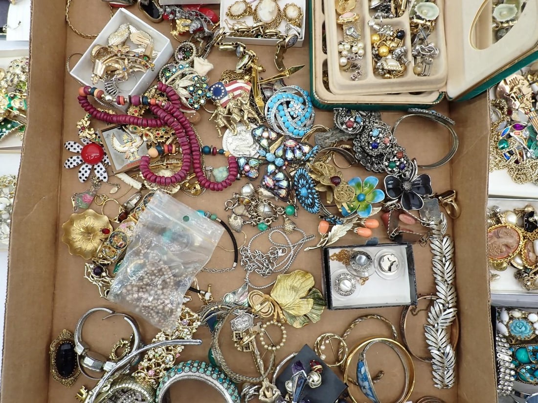 Tray of Costume Jewelry - 3