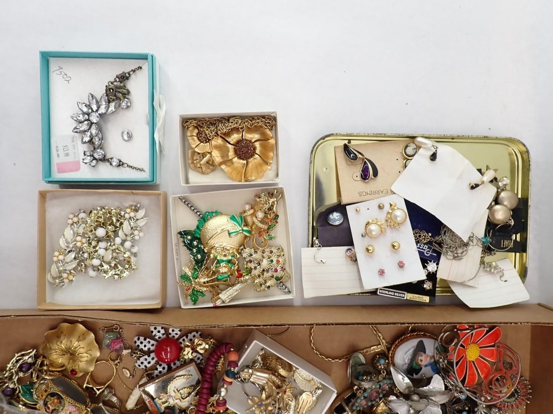 Tray of Costume Jewelry - 5