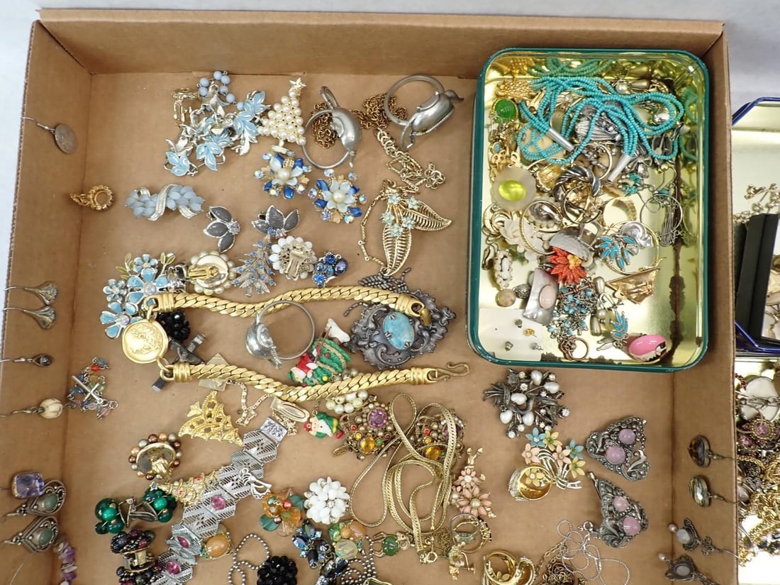 Tray of Costume Jewelry - 4