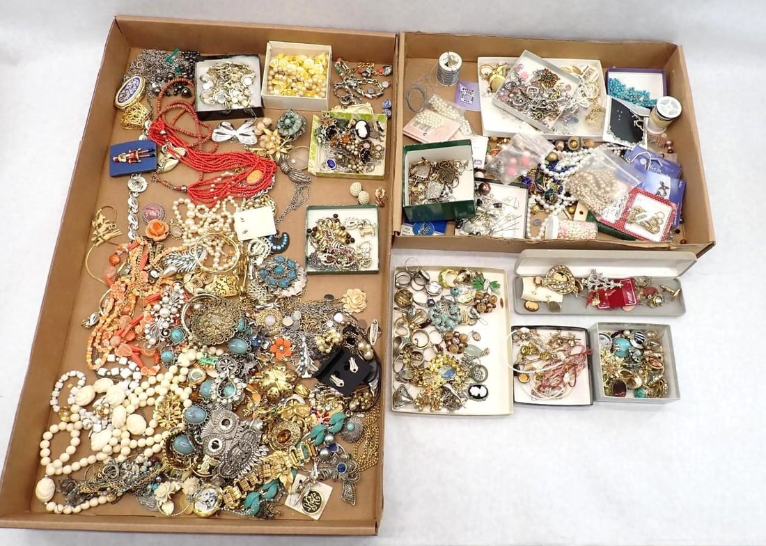 Tray of Costume Jewelry & Tray of Jewelry Making Supplies: Tray of Costume Jewelry & Tray of Jewelry Making Supplies