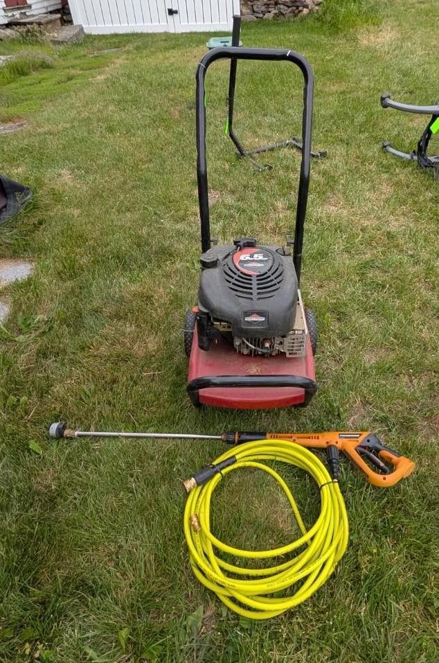 Briggs & Stratton Pressure Washer (1 of 12)