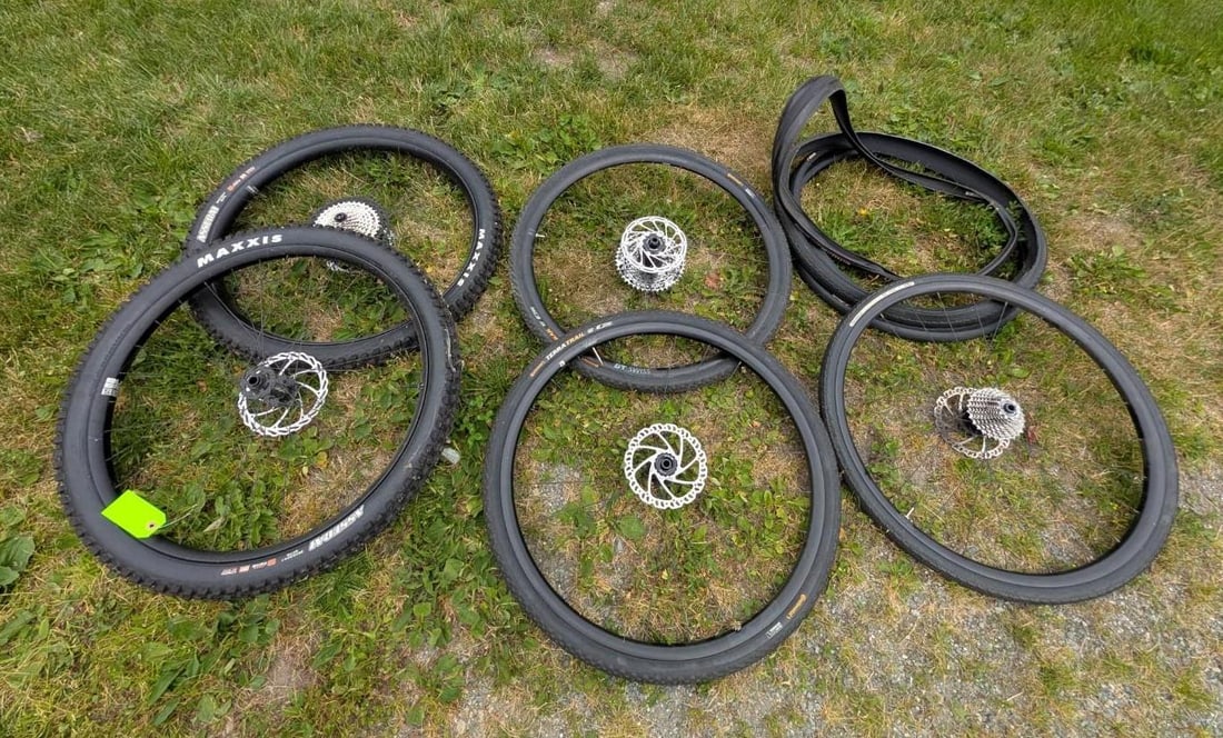 Ibis Cycles BLK BRD SEND: Ibis Cycles BLK BRD SEND Manufacturer: Ibis Cycles Model: BLK BRD SEND S/N: Cassette Mfg/Mod: Shimano Deore XT CS-M8100 12S 12 Speed Brakes Type, Mfg, Mod: Aztec 180mm Rotors Wheel Material: Aluminum