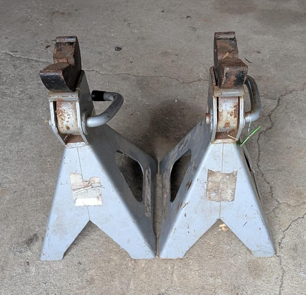 (2) Jack Stands: 15 1/2" Height, Location: Garage
