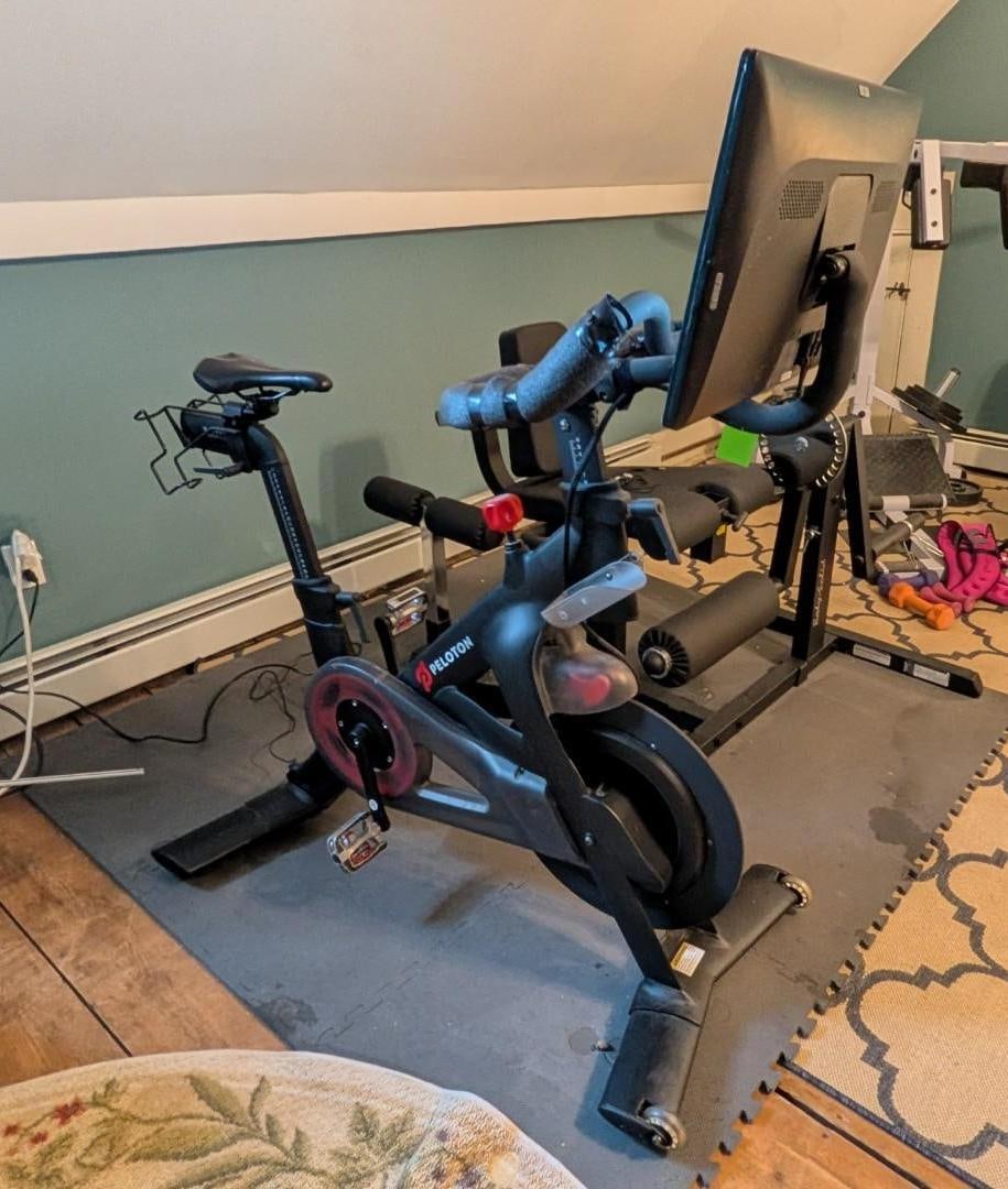 Peloton Stationary Bike (1 of 12)