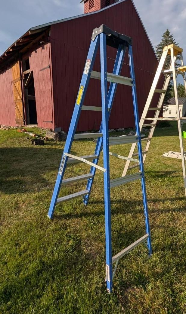 Louisville 7' Fiberglass Step Ladder - 5