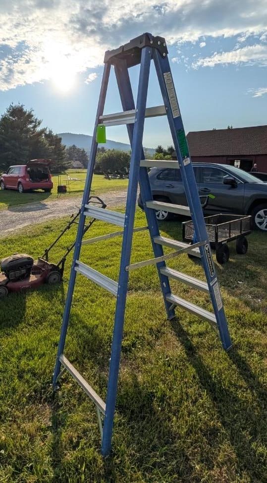 Louisville 7' Fiberglass Step Ladder - 6