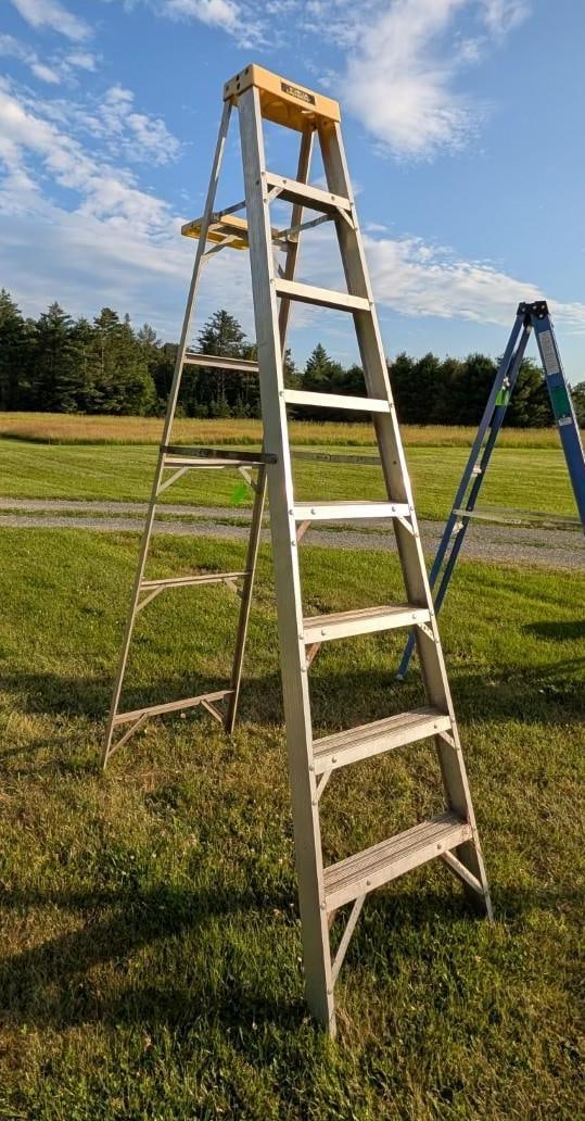Gorilla Ladders 8' Step Ladder - 2