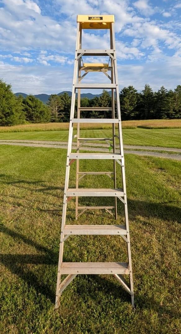 Gorilla Ladders 8' Step Ladder - 3