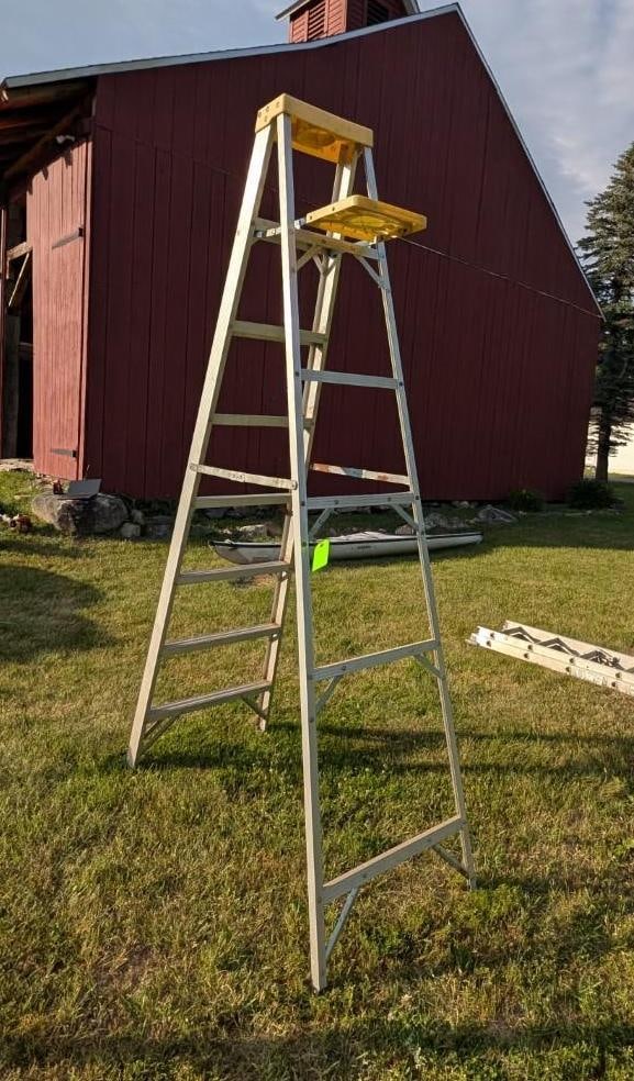 Gorilla Ladders 8' Step Ladder - 4