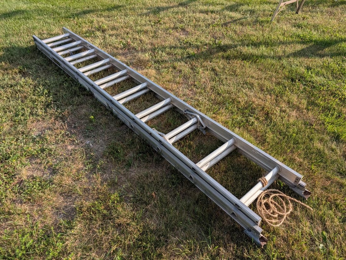 Stanley 20' Extension Ladder (1 of 10)