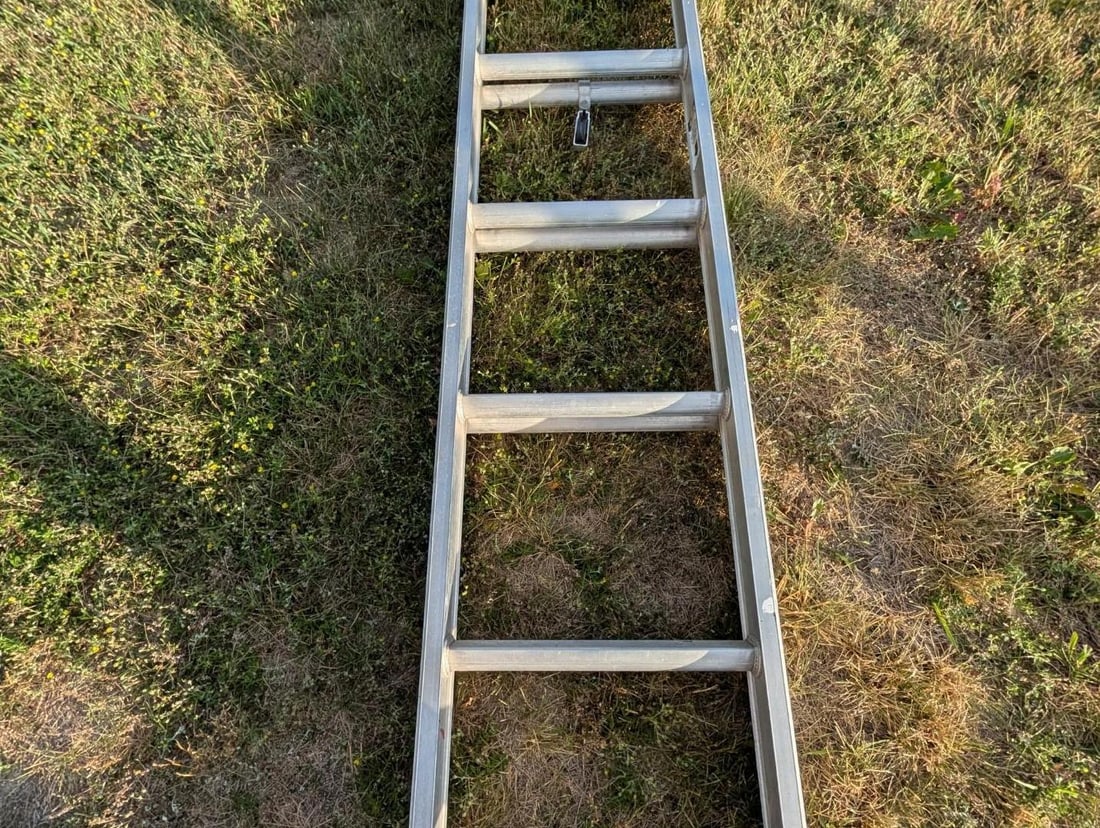 Stanley 20' Extension Ladder - 8