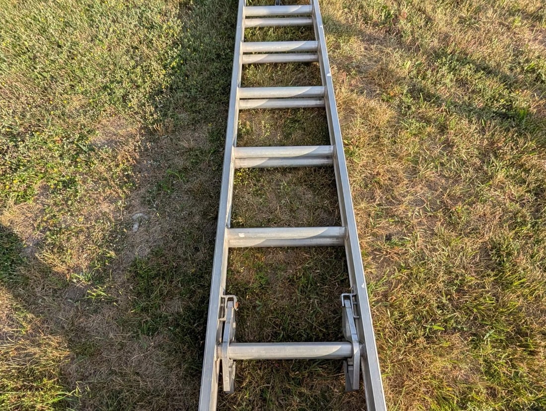 Stanley 20' Extension Ladder - 9